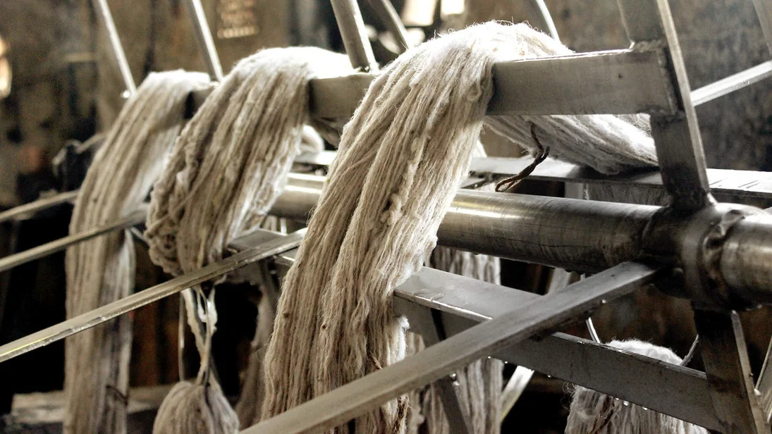 Мотки, окрашенные в медных чанах в нашем ателье